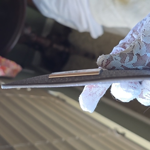 Kate Spade NWT NEW IN  BOX silver glitter card holder with Silver logo plaque - Picture 8 of 12